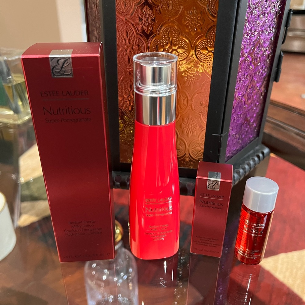 Estee Lauder Nutritious Super-Pomegranate Moist. & Radiant Energy Lotion